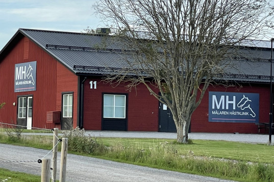 Sprillans nytt stall på Angarns Rörby gård i Vallentuna